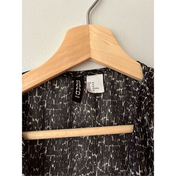 Flowy black and white long vest - Picture 4 of 6